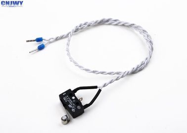 Белые автоматические электрические сборки кабеля переплели провод PVC с миниатюрным переключателем